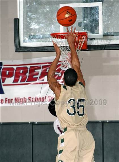 Thumbnail 2 in Rancho Buena Vista vs. Lakeside (MaxPreps Holiday Classic) photogallery.