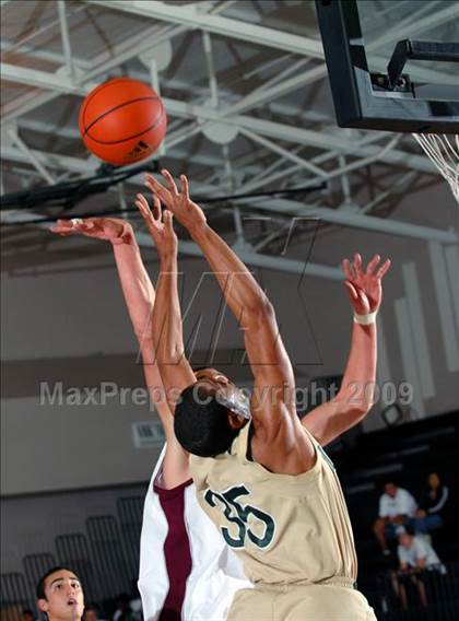 Thumbnail 2 in Rancho Buena Vista vs. Lakeside (MaxPreps Holiday Classic) photogallery.
