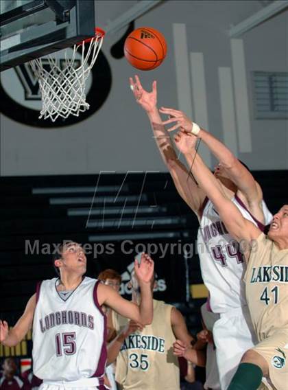 Thumbnail 1 in Rancho Buena Vista vs. Lakeside (MaxPreps Holiday Classic) photogallery.