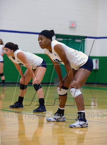 Thumbnail 2 in Marymount vs. Los Osos (Durango Fall Classic) photogallery.