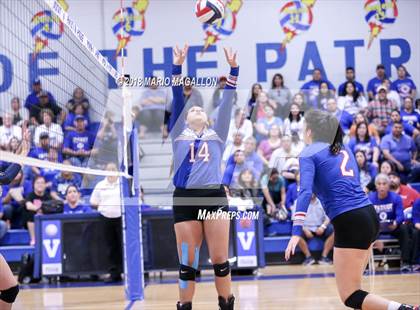 Thumbnail 2 in Lopez vs. Veterans Memorial photogallery.
