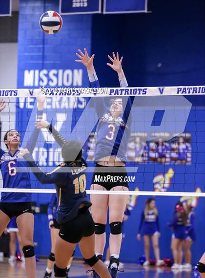 Thumbnail 3 in Lopez vs. Veterans Memorial photogallery.