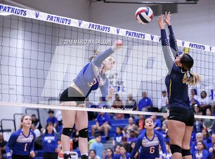 Thumbnail 1 in Lopez vs. Veterans Memorial photogallery.