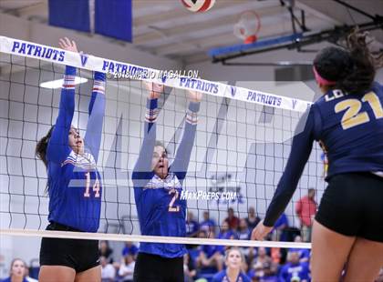 Thumbnail 1 in Lopez vs. Veterans Memorial photogallery.