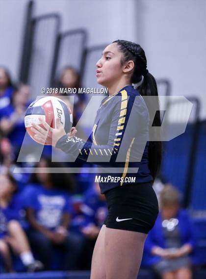 Thumbnail 2 in Lopez vs. Veterans Memorial photogallery.