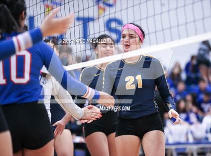 Thumbnail 1 in Lopez vs. Veterans Memorial photogallery.