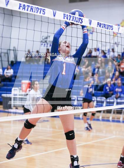 Thumbnail 1 in Lopez vs. Veterans Memorial photogallery.