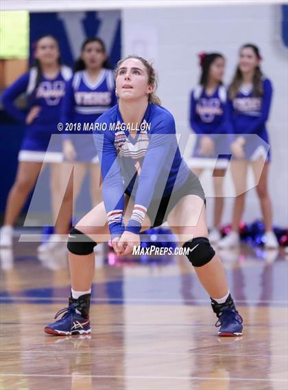 Thumbnail 1 in Lopez vs. Veterans Memorial photogallery.