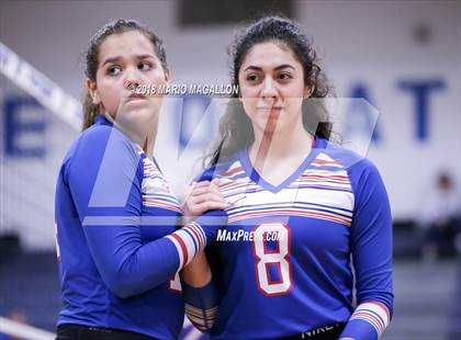 Thumbnail 1 in Lopez vs. Veterans Memorial photogallery.