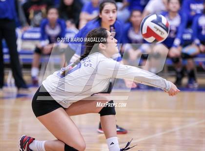 Thumbnail 2 in Lopez vs. Veterans Memorial photogallery.