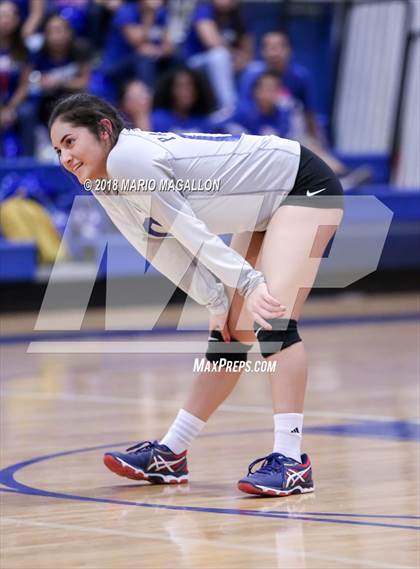 Thumbnail 1 in Lopez vs. Veterans Memorial photogallery.
