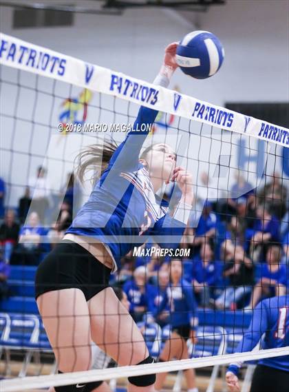 Thumbnail 2 in Lopez vs. Veterans Memorial photogallery.