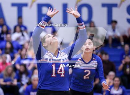 Thumbnail 1 in Lopez vs. Veterans Memorial photogallery.