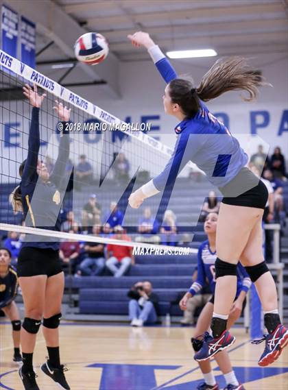 Thumbnail 2 in Lopez vs. Veterans Memorial photogallery.