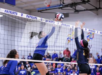 Thumbnail 3 in Lopez vs. Veterans Memorial photogallery.