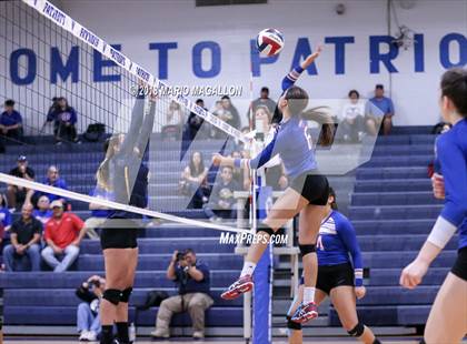 Thumbnail 1 in Lopez vs. Veterans Memorial photogallery.