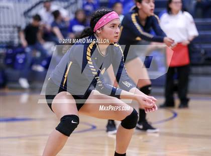 Thumbnail 1 in Lopez vs. Veterans Memorial photogallery.