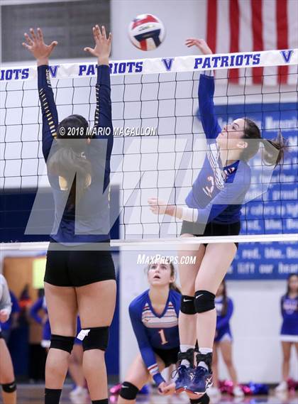 Thumbnail 2 in Lopez vs. Veterans Memorial photogallery.