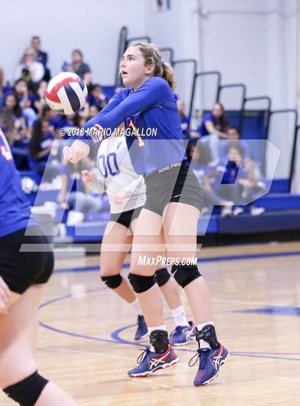 Thumbnail 3 in Lopez vs. Veterans Memorial photogallery.