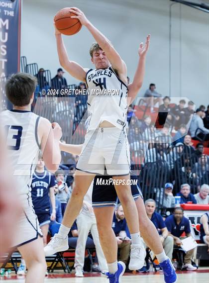 Thumbnail 1 in Staples vs. Wilton (FCIAC 1/4finals) photogallery.