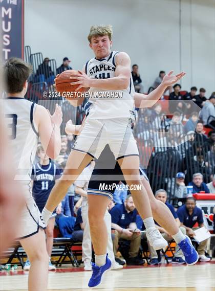 Thumbnail 2 in Staples vs. Wilton (FCIAC 1/4finals) photogallery.