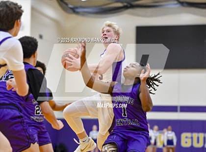 Thumbnail 2 in Muncie Central @ Guerin Catholic photogallery.