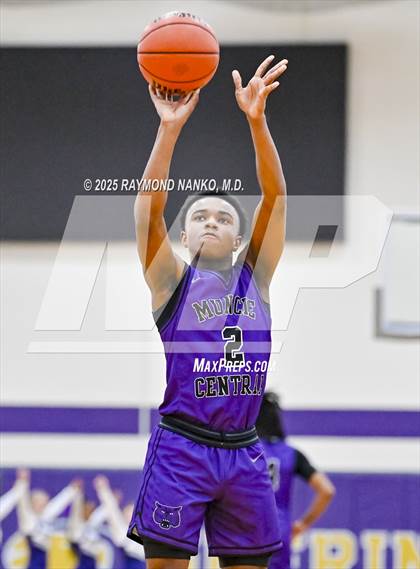 Thumbnail 3 in Muncie Central @ Guerin Catholic photogallery.