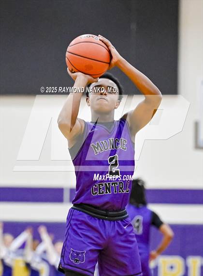 Thumbnail 2 in Muncie Central @ Guerin Catholic photogallery.