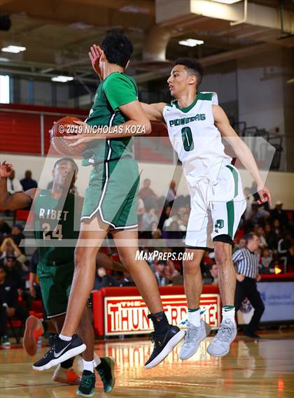 Thumbnail 2 in Providence vs. Ribet Academy (CIF SS D4A Finals) photogallery.