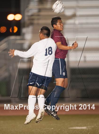 Thumbnail 3 in Farmersville vs. St. Margaret's (CIF SoCal Regional D3 Final) photogallery.