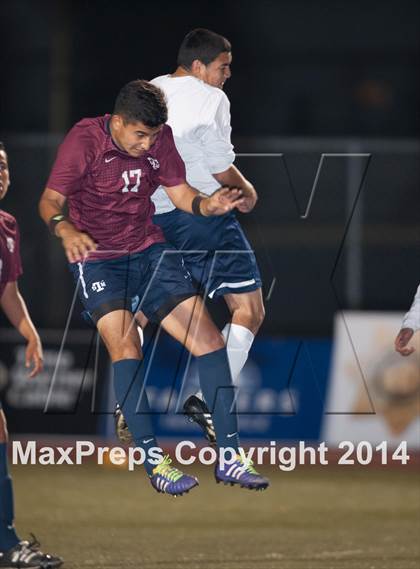 Thumbnail 2 in Farmersville vs. St. Margaret's (CIF SoCal Regional D3 Final) photogallery.