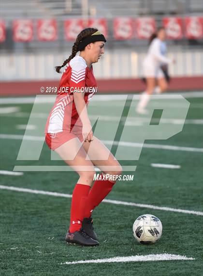 Thumbnail 2 in Lee [Robert E.] vs Westlake (UIL 6A Area Playoff) photogallery.
