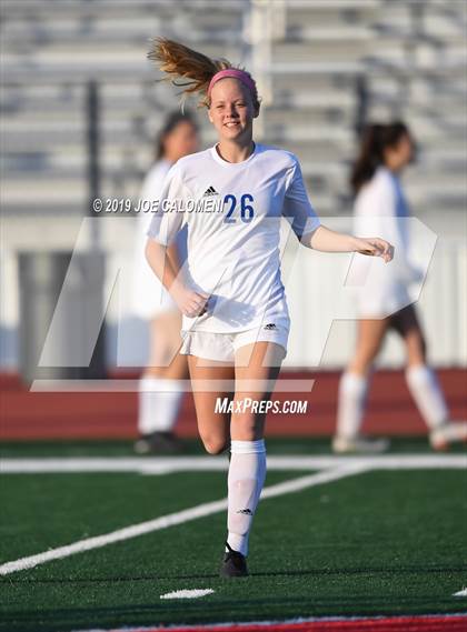 Thumbnail 3 in Lee [Robert E.] vs Westlake (UIL 6A Area Playoff) photogallery.