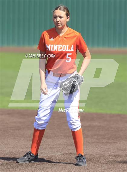 Thumbnail 2 in Mineola vs Quitman photogallery.