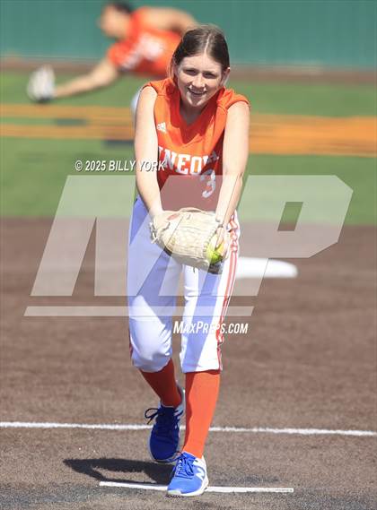 Thumbnail 3 in Mineola vs Quitman photogallery.