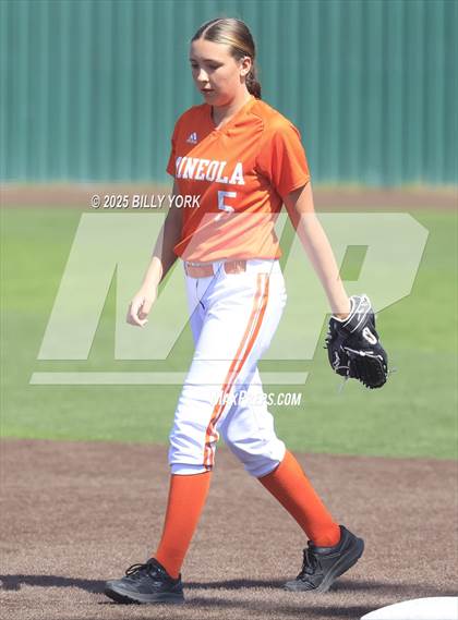 Thumbnail 3 in Mineola vs Quitman photogallery.