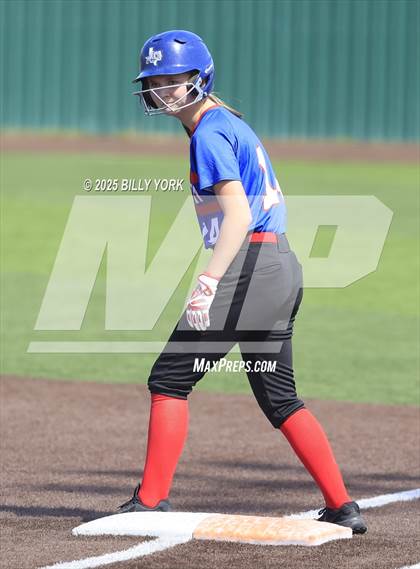 Thumbnail 1 in Mineola vs Quitman photogallery.