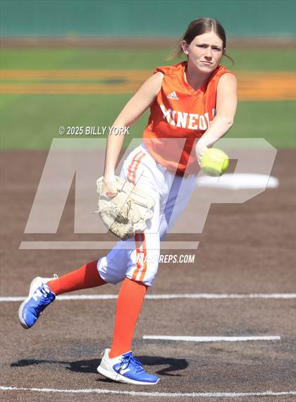 Thumbnail 2 in Mineola vs Quitman photogallery.