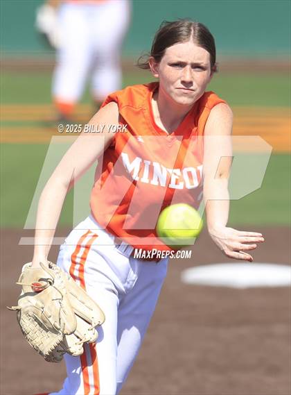 Thumbnail 1 in Mineola vs Quitman photogallery.