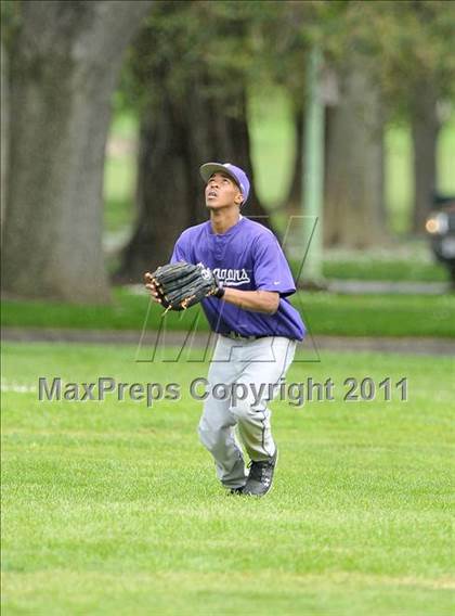 Thumbnail 2 in Christian Brothers vs. Sacramento (Land Park Easter Tournament) photogallery.