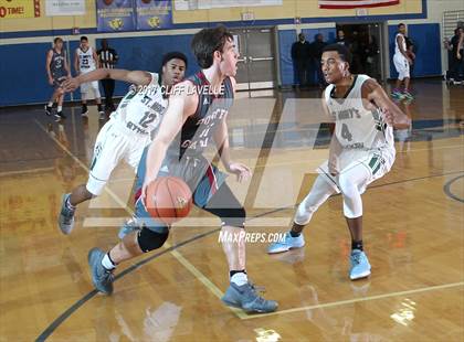 Thumbnail 3 in Porter-Gaud vs St. Mary's Ryken (Rotary Roundball Classic) photogallery.