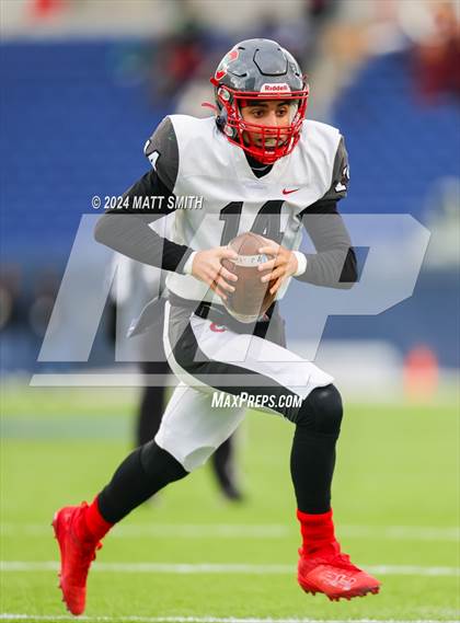 Thumbnail 2 in Central Catholic vs. Bishop Watterson (OHSAA Division 3 Final) photogallery.