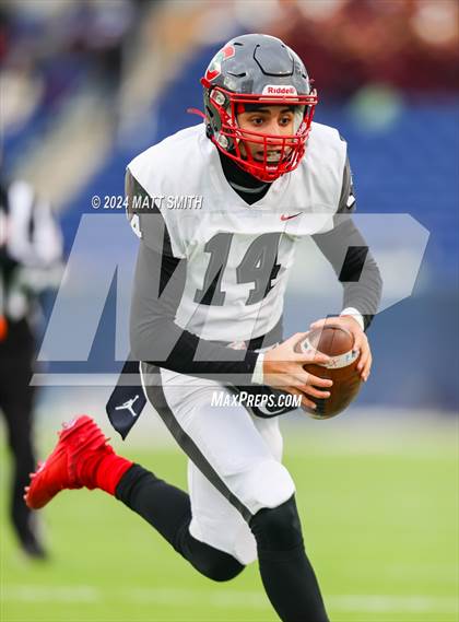 Thumbnail 3 in Central Catholic vs. Bishop Watterson (OHSAA Division 3 Final) photogallery.