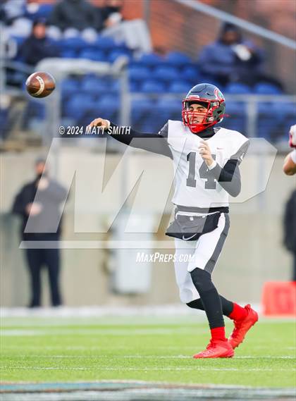 Thumbnail 3 in Central Catholic vs. Bishop Watterson (OHSAA Division 3 Final) photogallery.