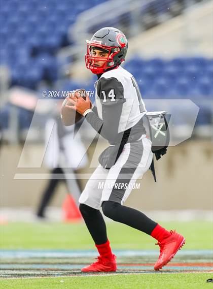 Thumbnail 3 in Central Catholic vs. Bishop Watterson (OHSAA Division 3 Final) photogallery.