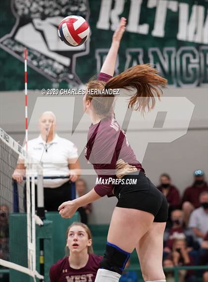 Thumbnail 1 in Richards School for Young Women Leaders vs. Magnolia West (UIL 5A Area Playoff) photogallery.
