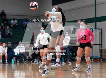 Thumbnail 3 in Richards School for Young Women Leaders vs. Magnolia West (UIL 5A Area Playoff) photogallery.