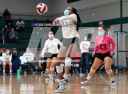 Thumbnail 2 in Richards School for Young Women Leaders vs. Magnolia West (UIL 5A Area Playoff) photogallery.