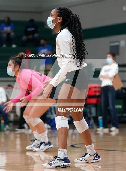 Thumbnail 1 in Richards School for Young Women Leaders vs. Magnolia West (UIL 5A Area Playoff) photogallery.
