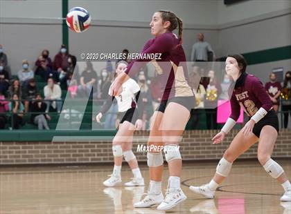 Thumbnail 2 in Richards School for Young Women Leaders vs. Magnolia West (UIL 5A Area Playoff) photogallery.
